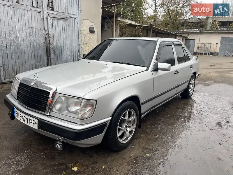 Седан Mercedes-Benz E-Class 1988 в 