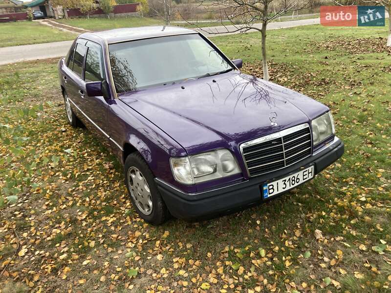 Седан Mercedes-Benz E-Class 1993 в 