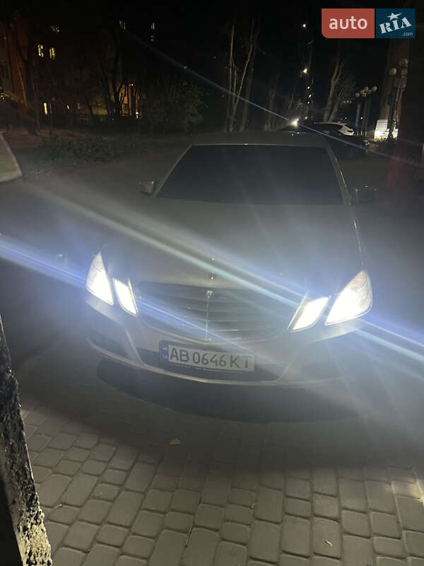 Седан Mercedes-Benz E-Class 2011 в Виннице