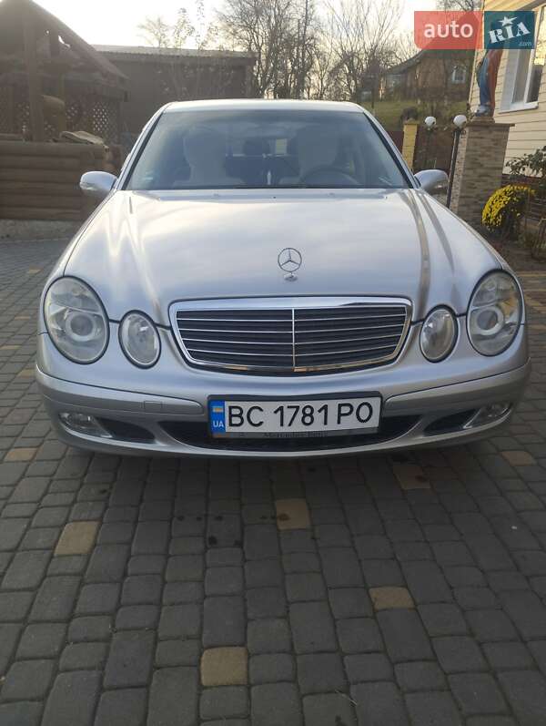 Седан Mercedes-Benz E-Class 2004 в Хырове