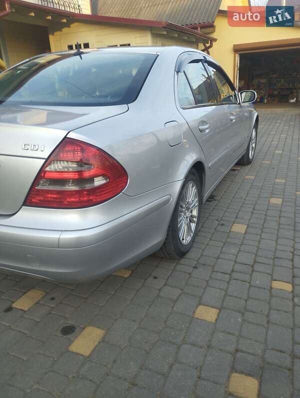 Седан Mercedes-Benz E-Class 2004 в Хырове