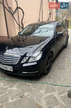 Седан Mercedes-Benz E-Class 2012 в Хусте