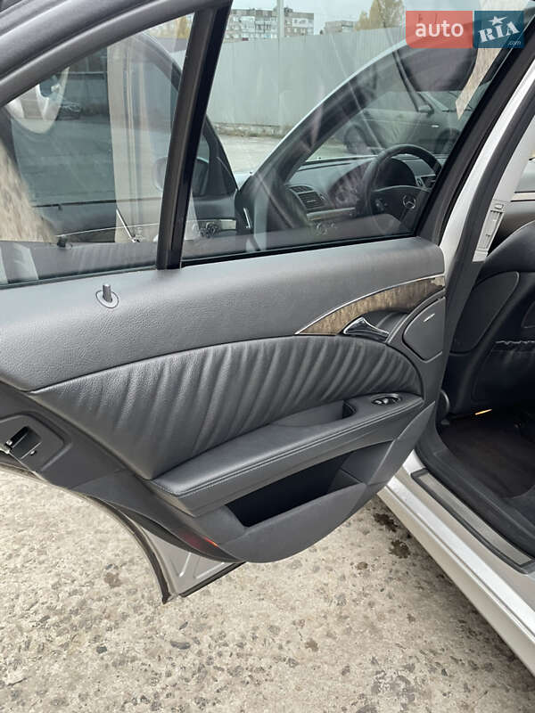 Седан Mercedes-Benz E-Class 2005 в Горішніх Плавнях