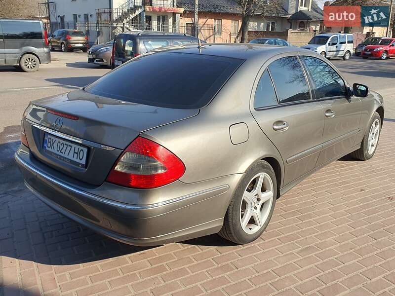 Седан Mercedes-Benz E-Class 2006 в Ровно