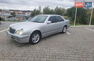 Седан Mercedes-Benz E-Class 2001 в Києві