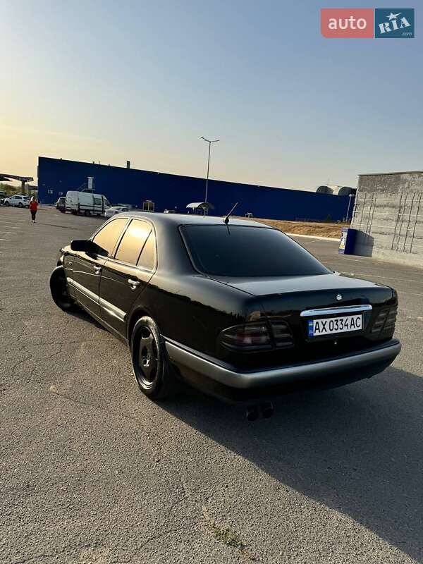 Седан Mercedes-Benz E-Class 1998 в 