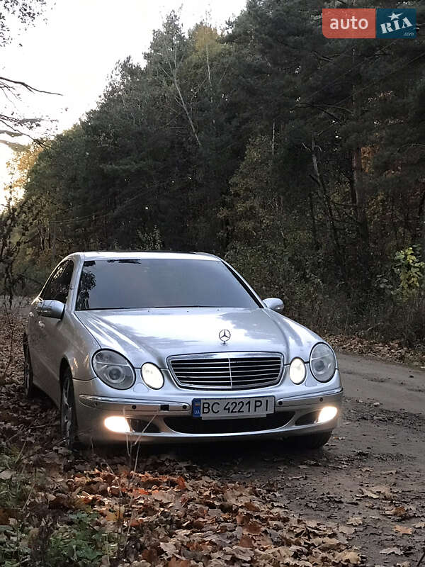 Седан Mercedes-Benz E-Class 2005 в Буську