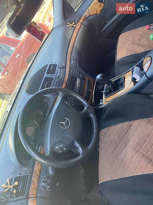 Седан Mercedes-Benz E-Class 2002 в Вижниці