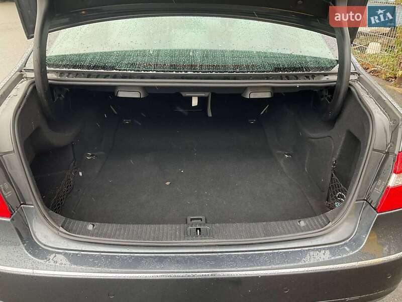 Седан Mercedes-Benz E-Class 2010 в Черновцах