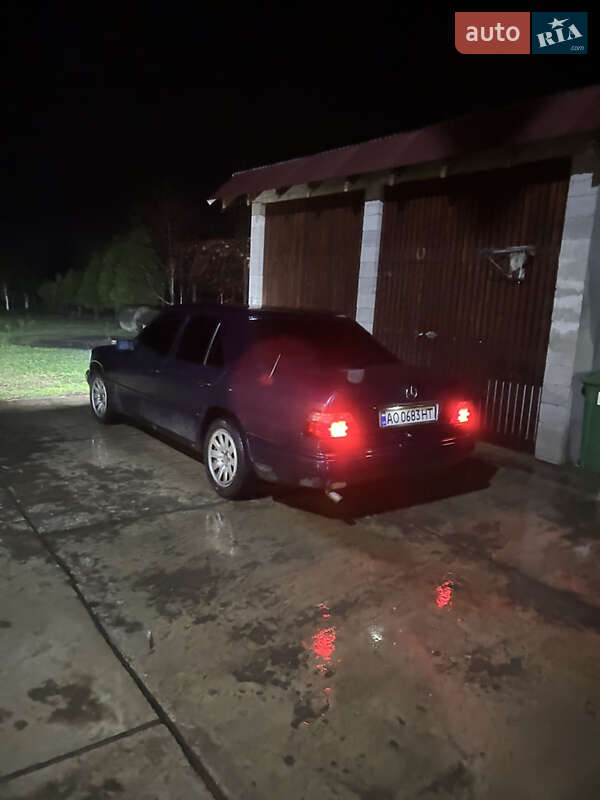 Седан Mercedes-Benz E-Class 1995 в Тячеві