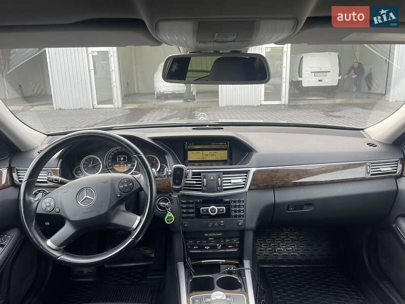 Седан Mercedes-Benz E-Class 2011 в Тернополе