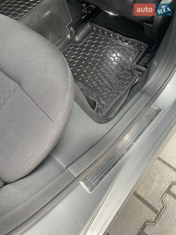 Седан Mercedes-Benz E-Class 2011 в Тернополе