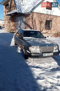 Седан Mercedes-Benz E-Class 1987 в Косове