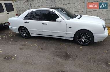 Седан Mercedes-Benz E-Class 1996 в Харькове