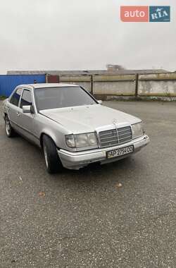 Седан Mercedes-Benz E-Class 1985 в Милій