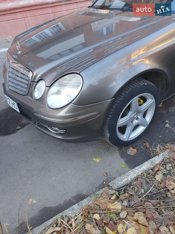 Седан Mercedes-Benz E-Class 2006 в Ровно