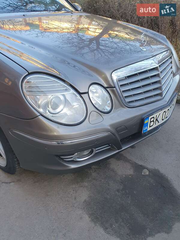 Седан Mercedes-Benz E-Class 2006 в Ровно