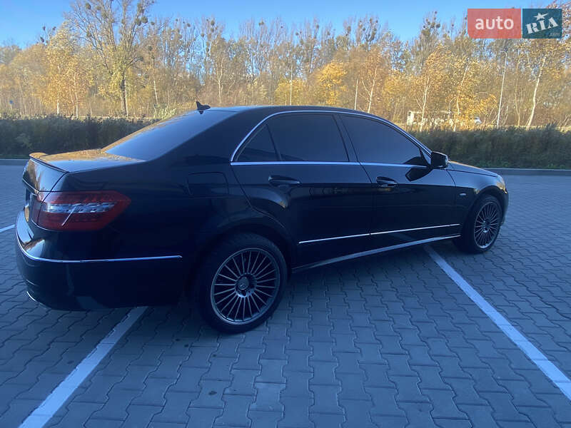 Седан Mercedes-Benz E-Class 2010 в Львове