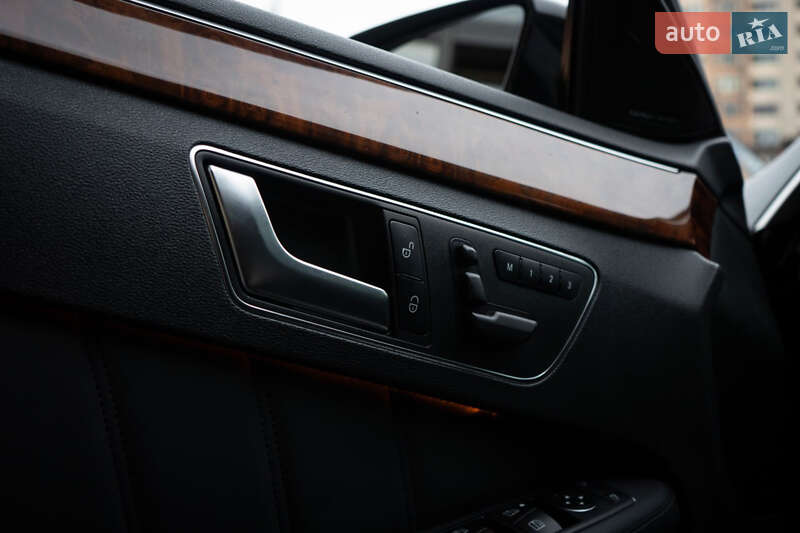 Седан Mercedes-Benz E-Class 2012 в Киеве