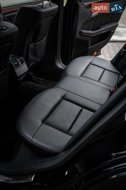 Седан Mercedes-Benz E-Class 2012 в Киеве