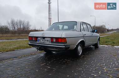 Седан Mercedes-Benz E-Class 1982 в Львові