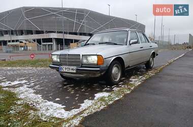 Седан Mercedes-Benz E-Class 1982 в Львове