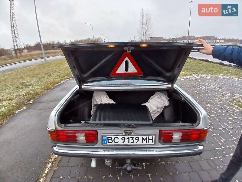 Седан Mercedes-Benz E-Class 1982 в Львове