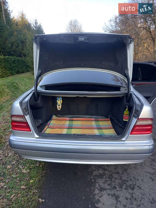 Седан Mercedes-Benz E-Class 2001 в Виноградові