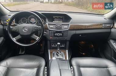 Седан Mercedes-Benz E-Class 2012 в Олевске