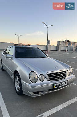 Седан Mercedes-Benz E-Class 2000 в Києві