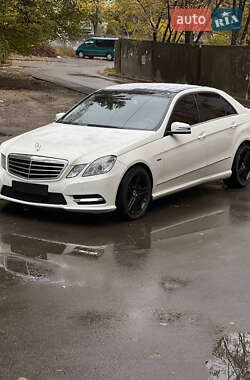 Седан Mercedes-Benz E-Class 2012 в Днепре