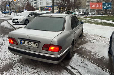 Седан Mercedes-Benz E-Class 1998 в Києві