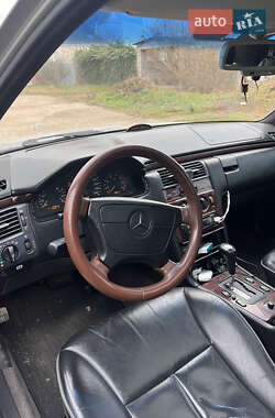 Седан Mercedes-Benz E-Class 1996 в 