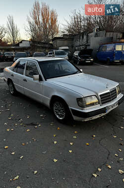 Седан Mercedes-Benz E-Class 1985 в Одессе