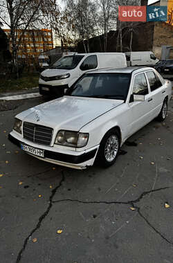 Седан Mercedes-Benz E-Class 1985 в Одессе