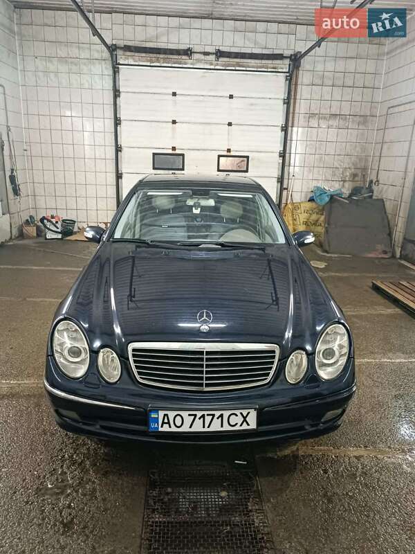 Седан Mercedes-Benz E-Class 2004 в Славському