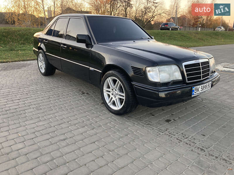 Седан Mercedes-Benz E-Class 1994 в Костополе