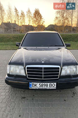 Седан Mercedes-Benz E-Class 1994 в Костополе