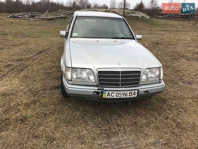 Седан Mercedes-Benz E-Class 1995 в 