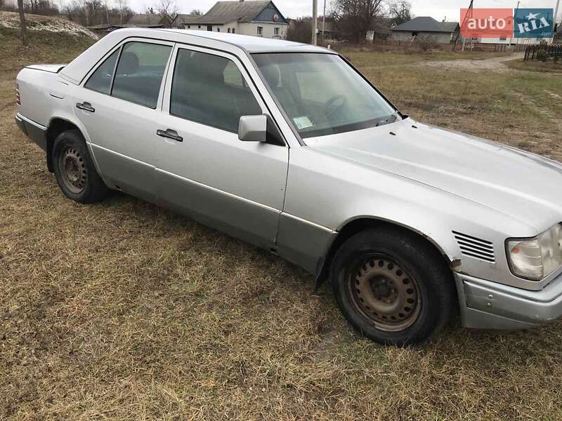 Седан Mercedes-Benz E-Class 1995 в Маневичах