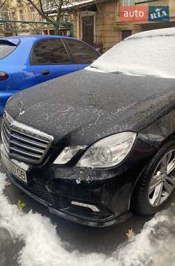 Седан Mercedes-Benz E-Class 2010 в Киеве