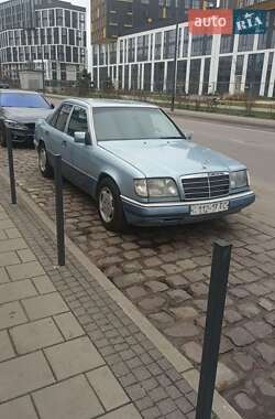 Седан Mercedes-Benz E-Class 1993 в Львові