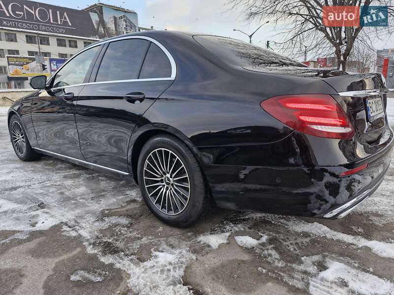 Седан Mercedes-Benz E-Class 2017 в Львове
