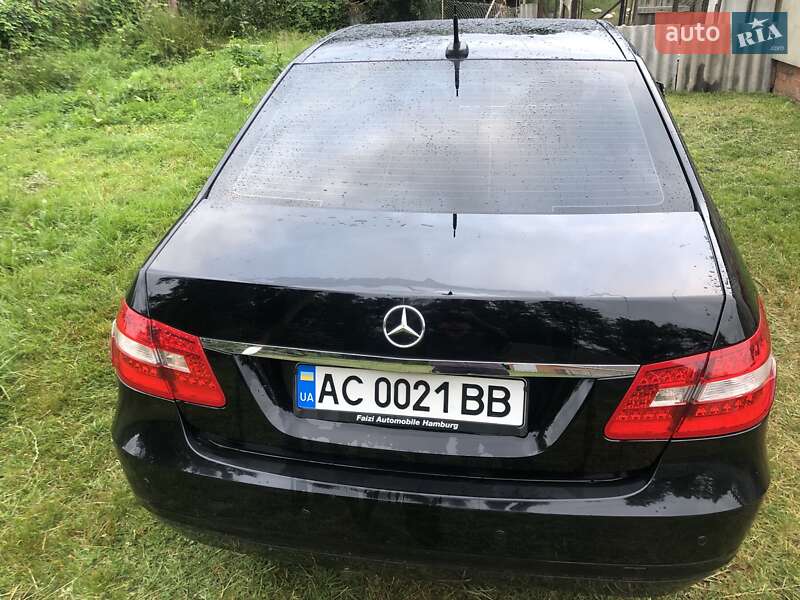 Седан Mercedes-Benz E-Class 2012 в Старій Вижівці