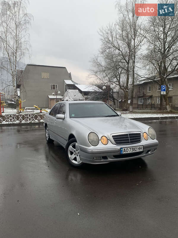 Mercedes-Benz E-Class 2001
