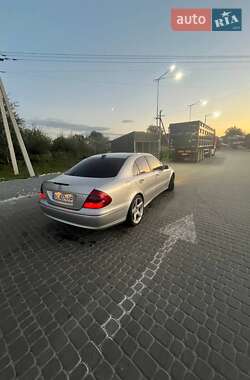 Седан Mercedes-Benz E-Class 2003 в Львове