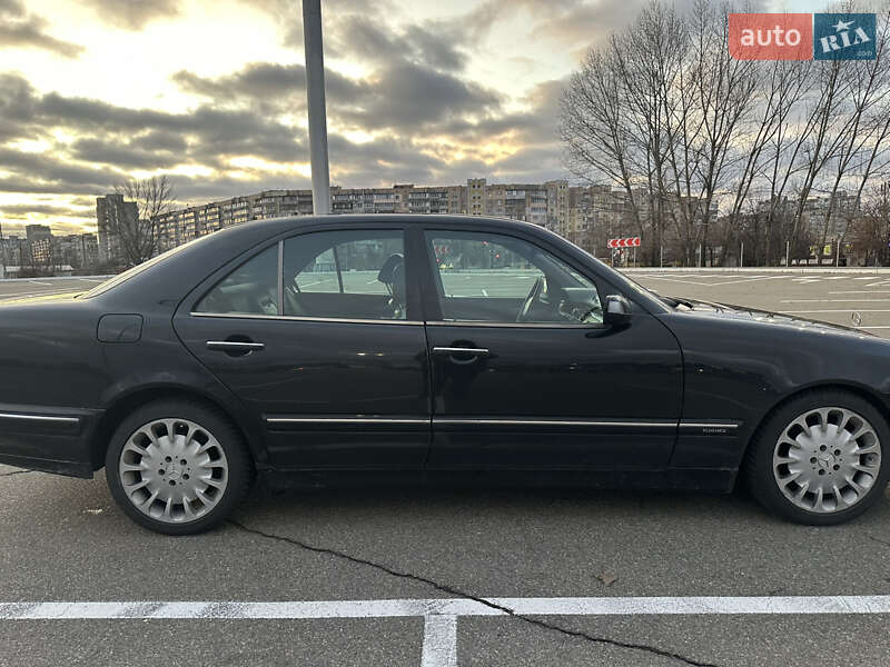 Седан Mercedes-Benz E-Class 1999 в Киеве