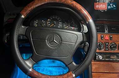 Седан Mercedes-Benz E-Class 1996 в  фото 23 Седан Mercedes-Benz E-Class 1996 в