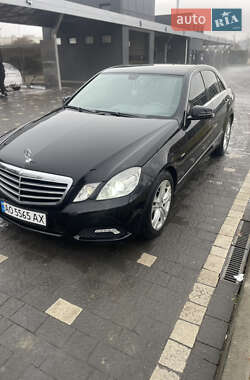 Седан Mercedes-Benz E-Class 2010 в Ужгороді