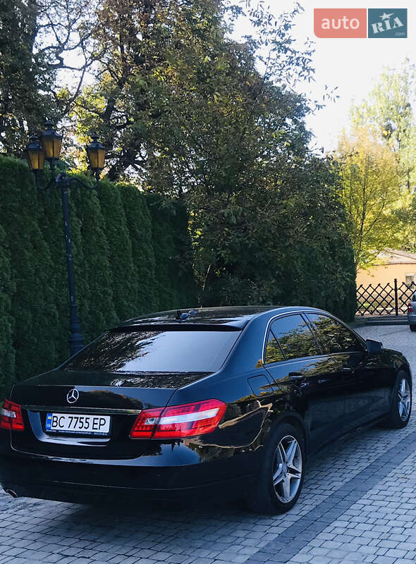 Седан Mercedes-Benz E-Class 2012 в Львове
